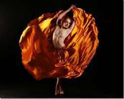 Ivory Flame Holly model, skirt sides shape provides pad Simon Q. Walden, FilmPhotoAcademy.com, sqw, FilmPhoto, photography