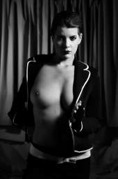 Simon Q. Walden, FilmPhotoAcademy.com, sqw, FilmPhoto, photography Niki-Marie model, , nudephotography, locationshoot, modelling, fashion poses, fashiondaily, poses, art nude, pose, sensual_art, nudephotography, redhead, hot, shoelove, posing, form